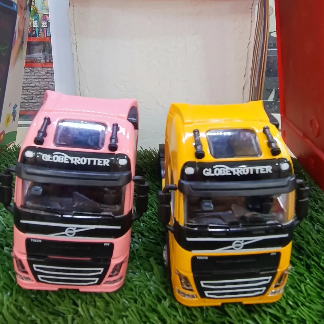 ماکت فلزی تریلی موزیکال اف اچ سایز 1.32