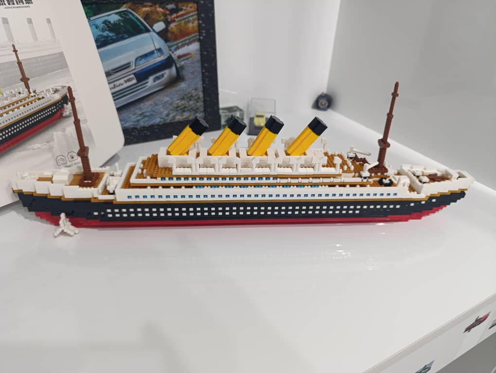 لگوی کشتی تایتانیک 8000